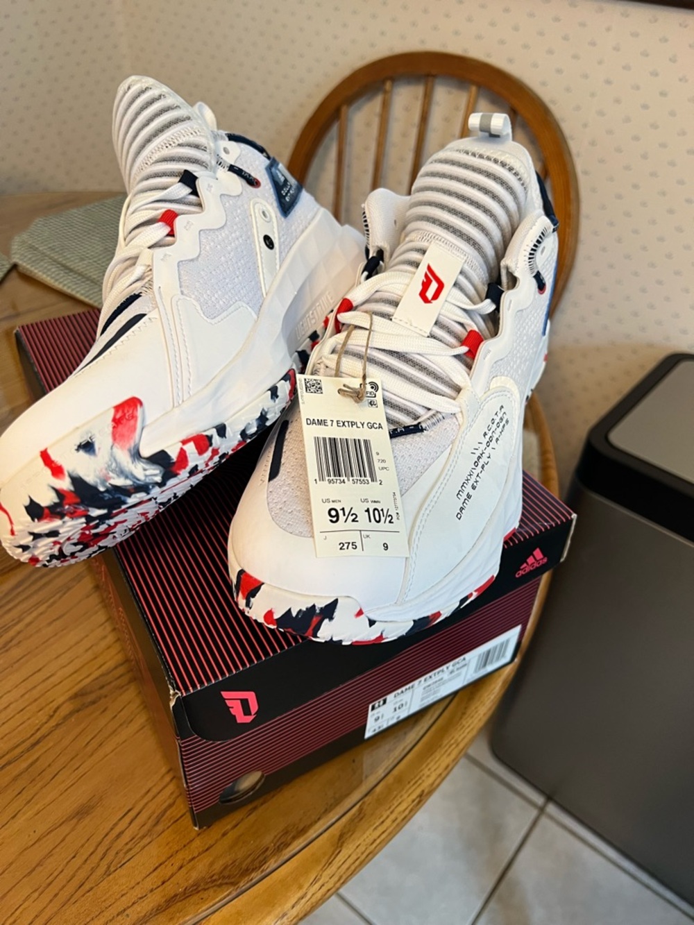 Dame sneakers 9 1/2 - Picture 3 of 3